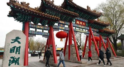 公園や観光地の一般開放を再開　山東省済南市