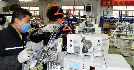 青島の韓国系企業、防護服製造支える圧着機の生産急ピッチ　山東省