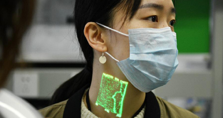 中国企業、新型コロナウイルス肺炎治療用血管可視化装置の開発に成功