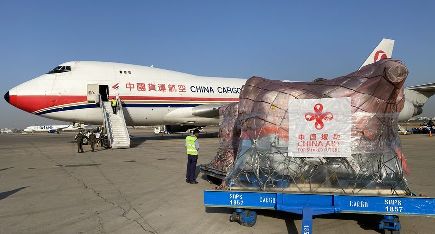 中国が提供したバッタ防除製品の第１便　パキスタンに到着