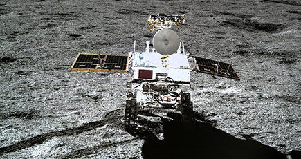 中国の月探査機「嫦娥４号」、休眠モードから覚醒