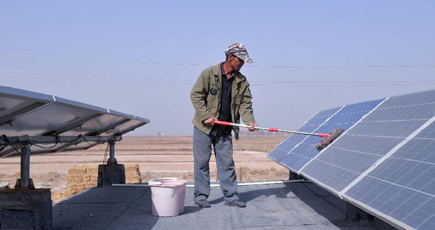 太陽光発電プロジェクトで貧困救済を後押し　内モンゴル自治区