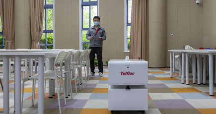 上海市、学校再開に向け消毒ロボットを導入