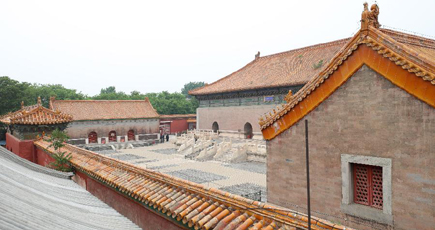 明・清代の公文書庫「皇史宬」、復元に向け違法建物の撤去始まる　北京市