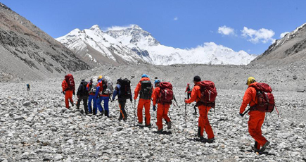 中国測量チーム、２２日にチョモランマ登頂の見通し