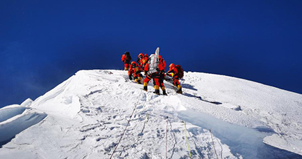 チョモランマ標高測量登山隊、登頂に成功