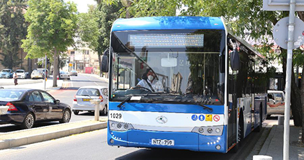 中国製の感染症対策バス、キプロスの交通システムで運用開始