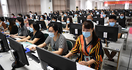 全国統一大学入試「高考」の採点現場を公開　重慶市