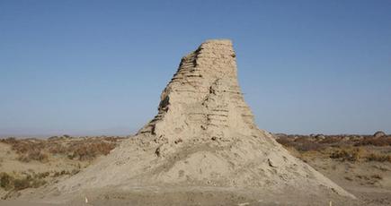 のろし台遺跡から唐代の古文書や木簡が大量に出土　新疆ウイグル自治区