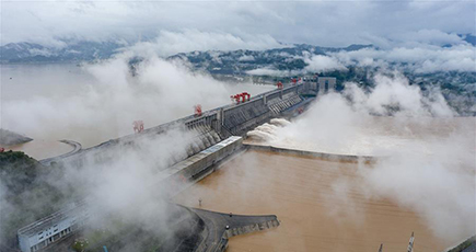 長江の増水、第２波が三峡ダムに到達