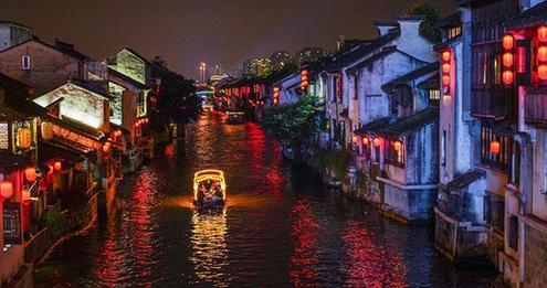 運河を明るく照らす夜間経済　江蘇省無錫市