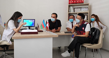 中国の医療チーム、アゼルバイジャンで新型コロナ治療の知見を共有