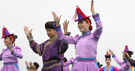 甘粛省粛北モンゴル族自治県で成立７０周年祝賀大会