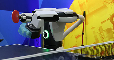 注目集める卓球ロボット　中国国際サービス貿易交易会