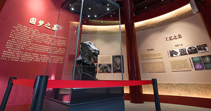 返還された馬首銅像、円明園に戻る　北京市