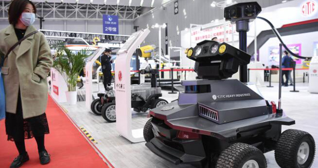 スマートロボット博覧会に最新製品が集結　広東省仏山市