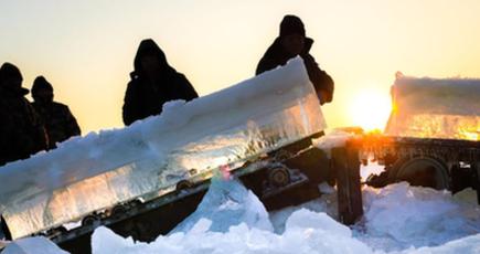 「採氷シーズン」が到来　黒竜江省ハルビン市