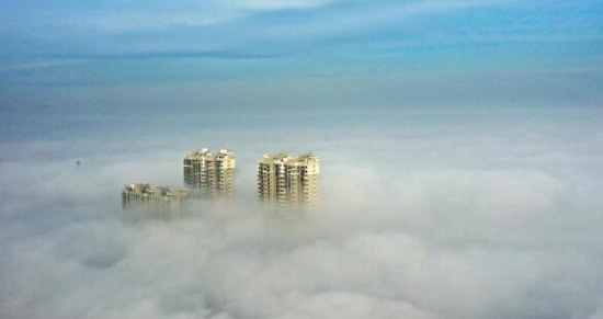 邢台市で街覆う移流霧が発生　河北省