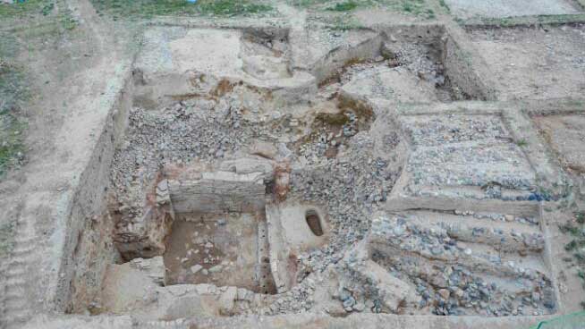 新疆の吉仁台溝口遺跡で王陵級墓地が出土　太陽崇拝の痕跡