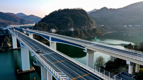 安嵐高速道路が開通　陝西省安康市