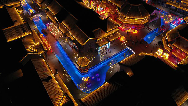 街を彩るイルミネーション　甘粛省蘭州市