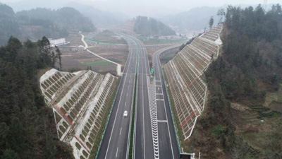 天険の地、秦巴山区に高速道路が開通　陝西省
