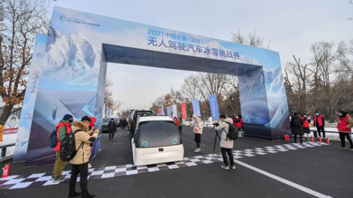 中国の極寒地で自動運転車レース開幕　吉林省長春市