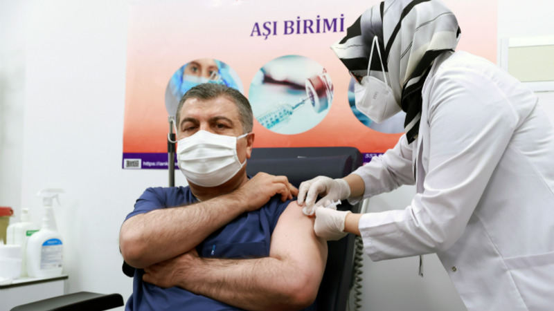 トルコ保健相、中国製コロナワクチンを接種