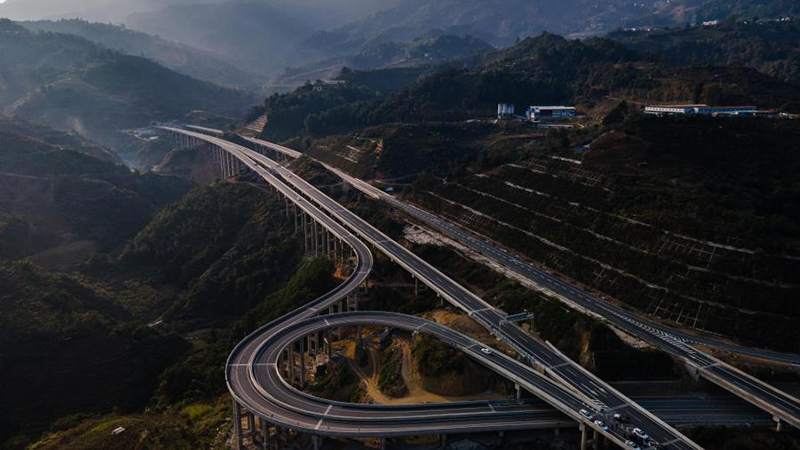 雲南省、全１６自治州・市の高速道路整備完了