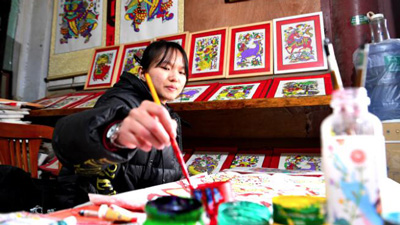 春節用の木版年画作りに追われる職人たち　河南省朱仙鎮