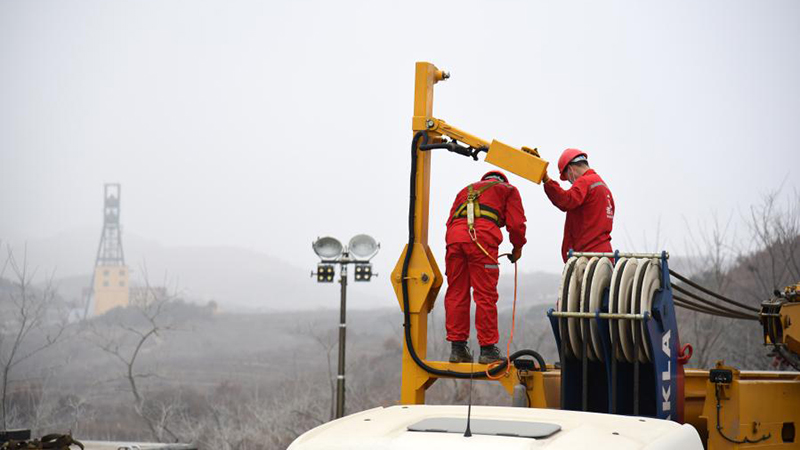 中国山東省の金鉱事故、作業員１０人が死亡