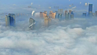 「雲」の上に浮かぶ高層ビル、遼寧省瀋陽市で濃霧