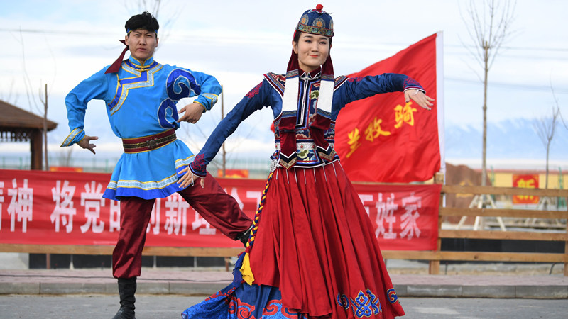 歌声で祝福、モンゴル族の新年迎える風習　新疆ウイグル自治区