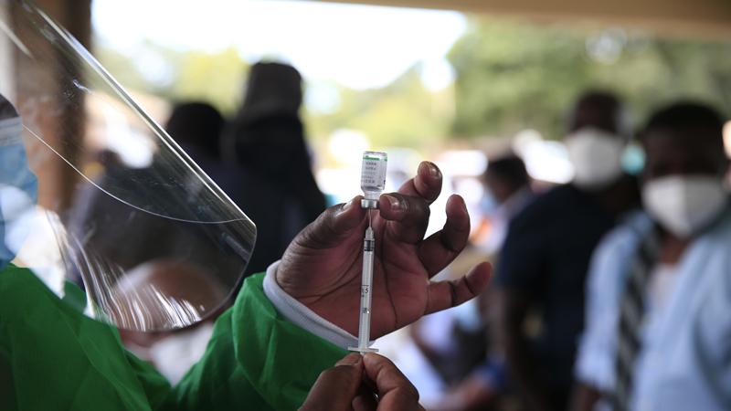 ジンバブエ、中国製ワクチンの接種開始