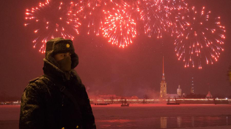 「祖国防衛の日」を祝う花火　サンクトペテルブルク