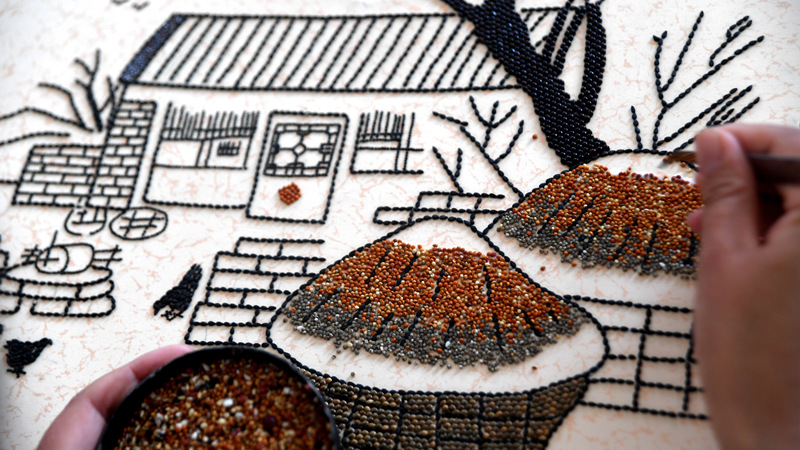 穀物で描く「糧食画」で村に富をもたらす　河北省館陶県