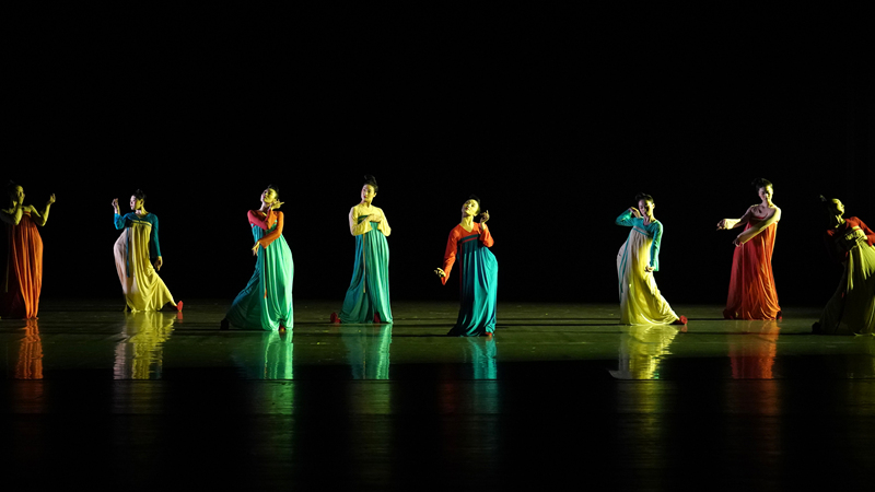 古代の舞踏俑が目の前に　上海市で舞踊劇「俑３」が初演