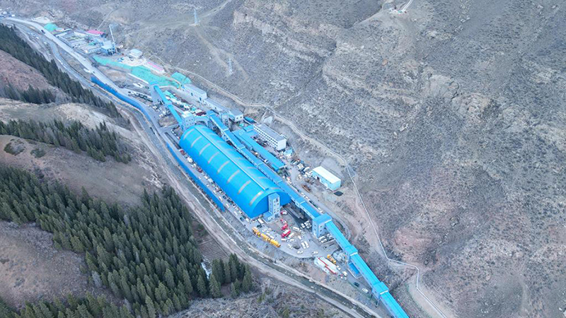 新疆の炭鉱で浸水事故　２１人閉じ込め