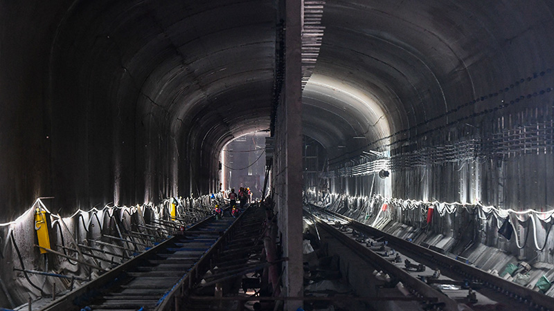 粤港澳大湾区最速の地下鉄、最初の区間でレール敷設完了