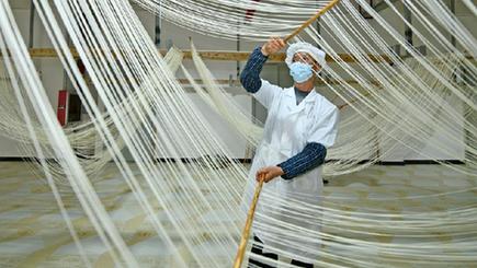 伝統の製麺技術　貴州省綏陽県の「空心麺」