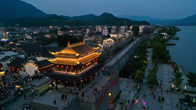 千年の古城で各種イベント、２日間で１１万人　浙江省建徳市