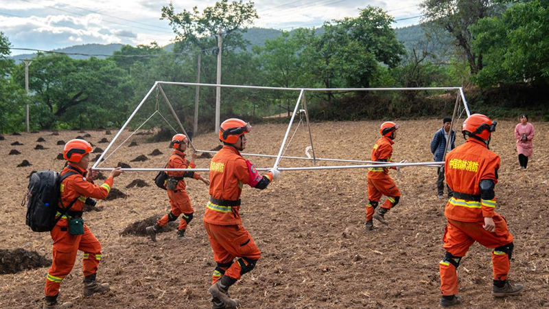 災害救助活動が秩序よく展開　雲南省漾濞県