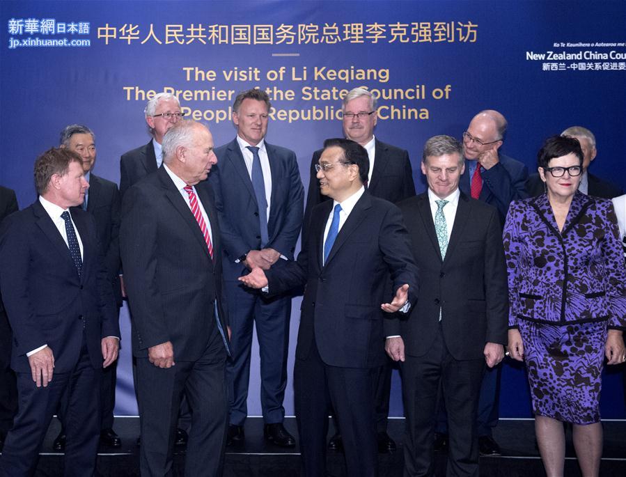 (时政)(2)李克强与新西兰总理英格利希共同参观路易·艾黎诞辰120周年纪念活动展览