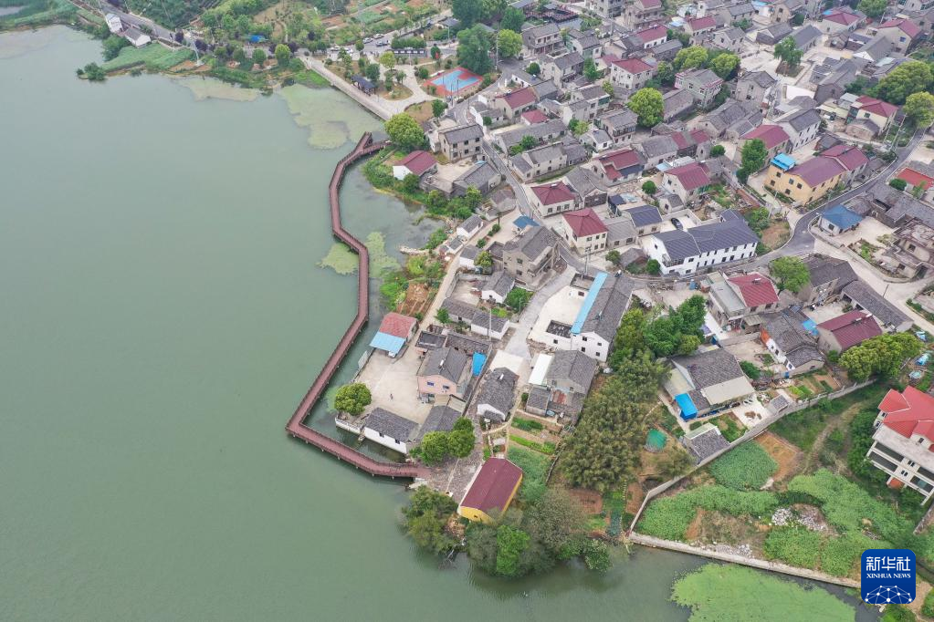 ダム湖畔の美しい村 江蘇省鎮江市
