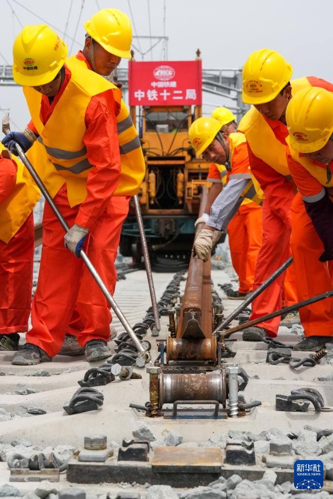 中国の滬寧沿江高速鉄道、全線のレール敷設が完了