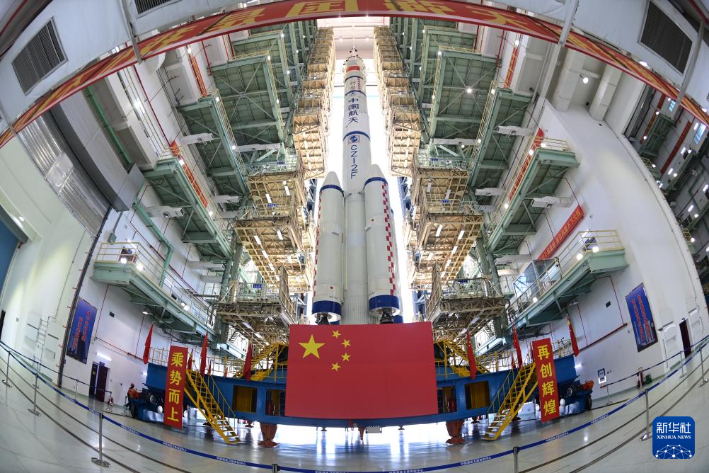 中国有人宇宙船「神舟19号」が発射エリアへ 近く打ち上げ