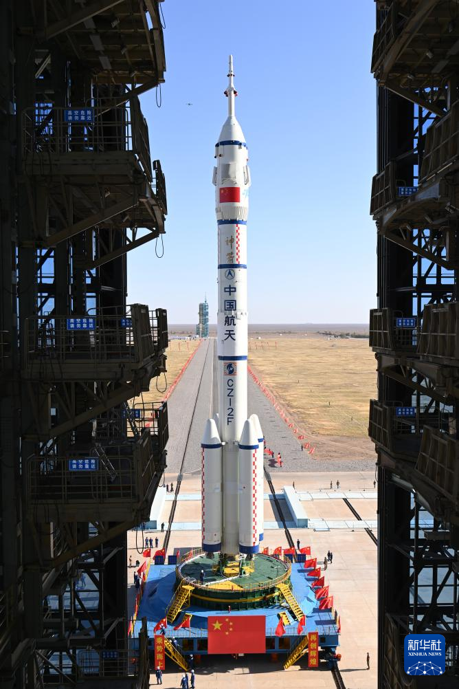 中国有人宇宙船「神舟19号」が発射エリアへ 近く打ち上げ