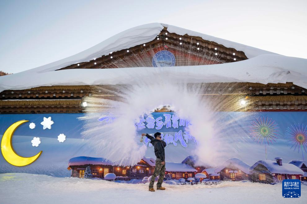 「中国雪郷」風景区、氷雪観光のピークに 黒竜江省牡丹江市