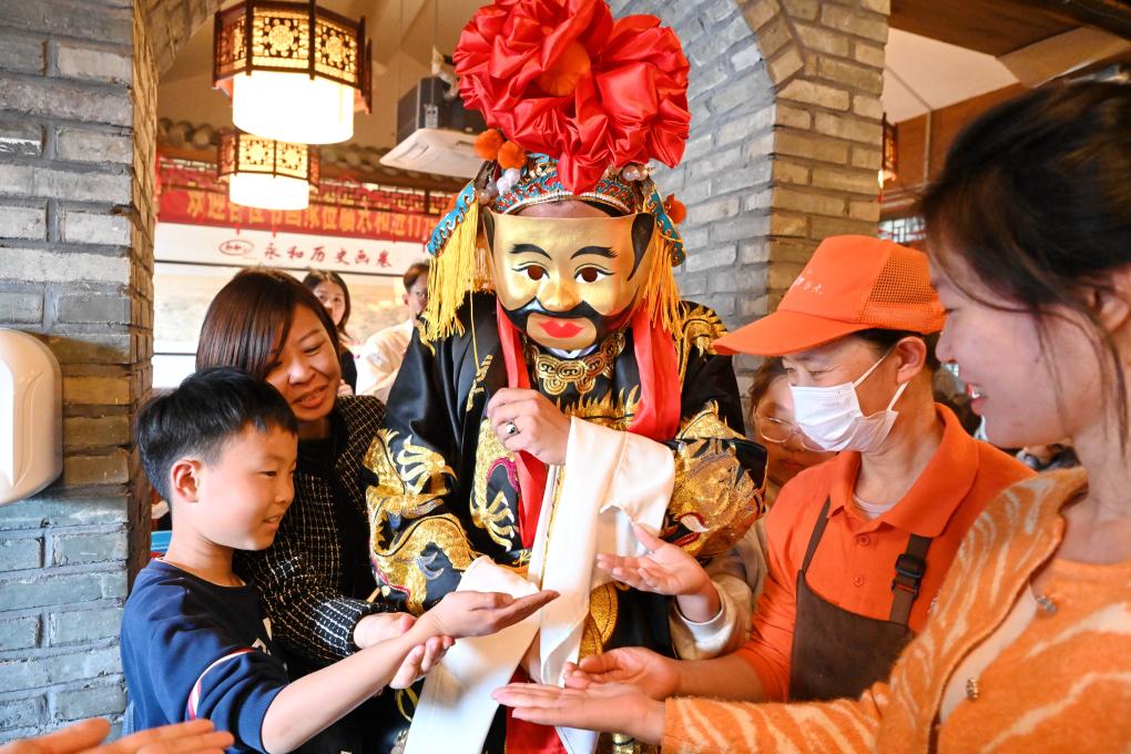 福建省福州で「財神」迎えるイベント